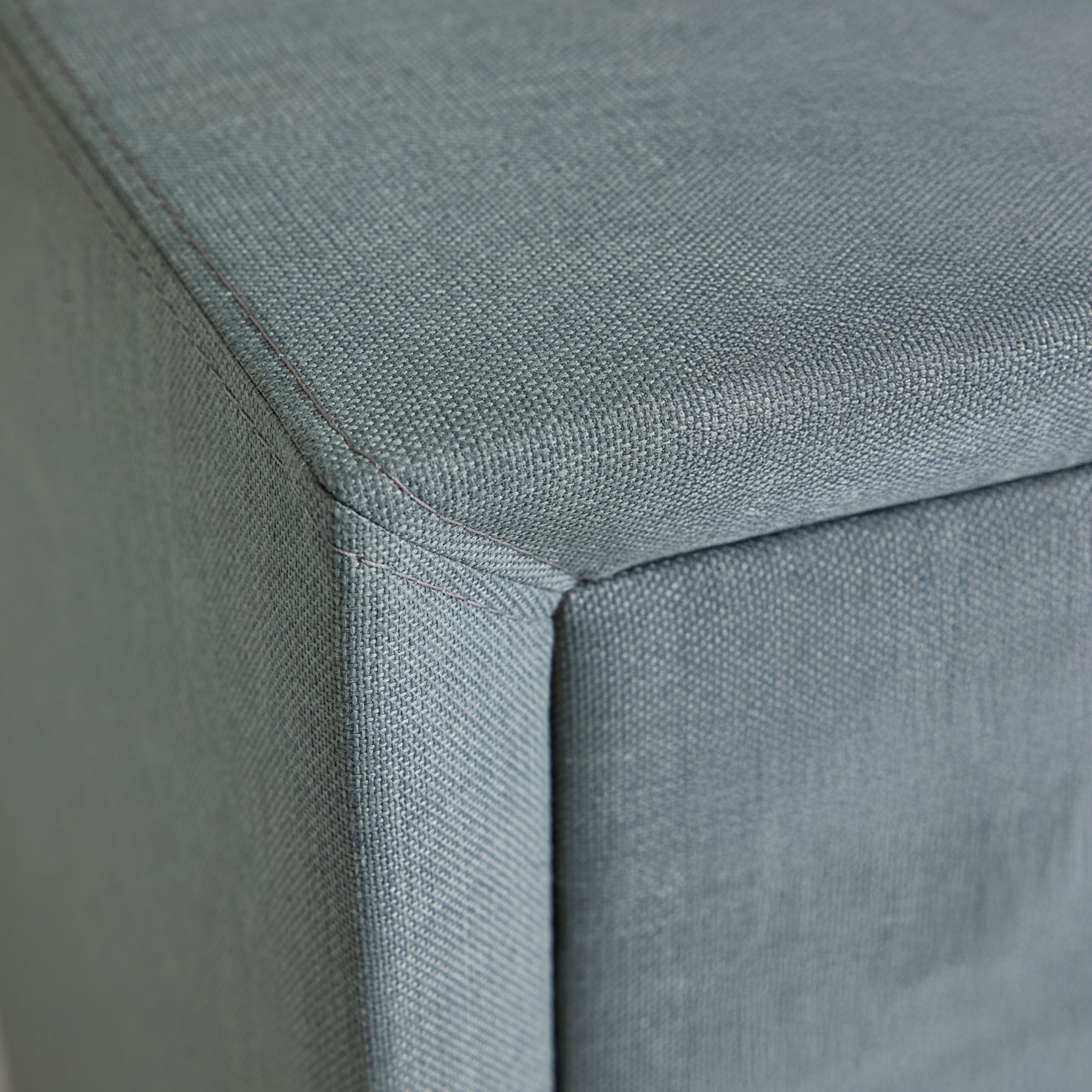 Intense Plain Komodin