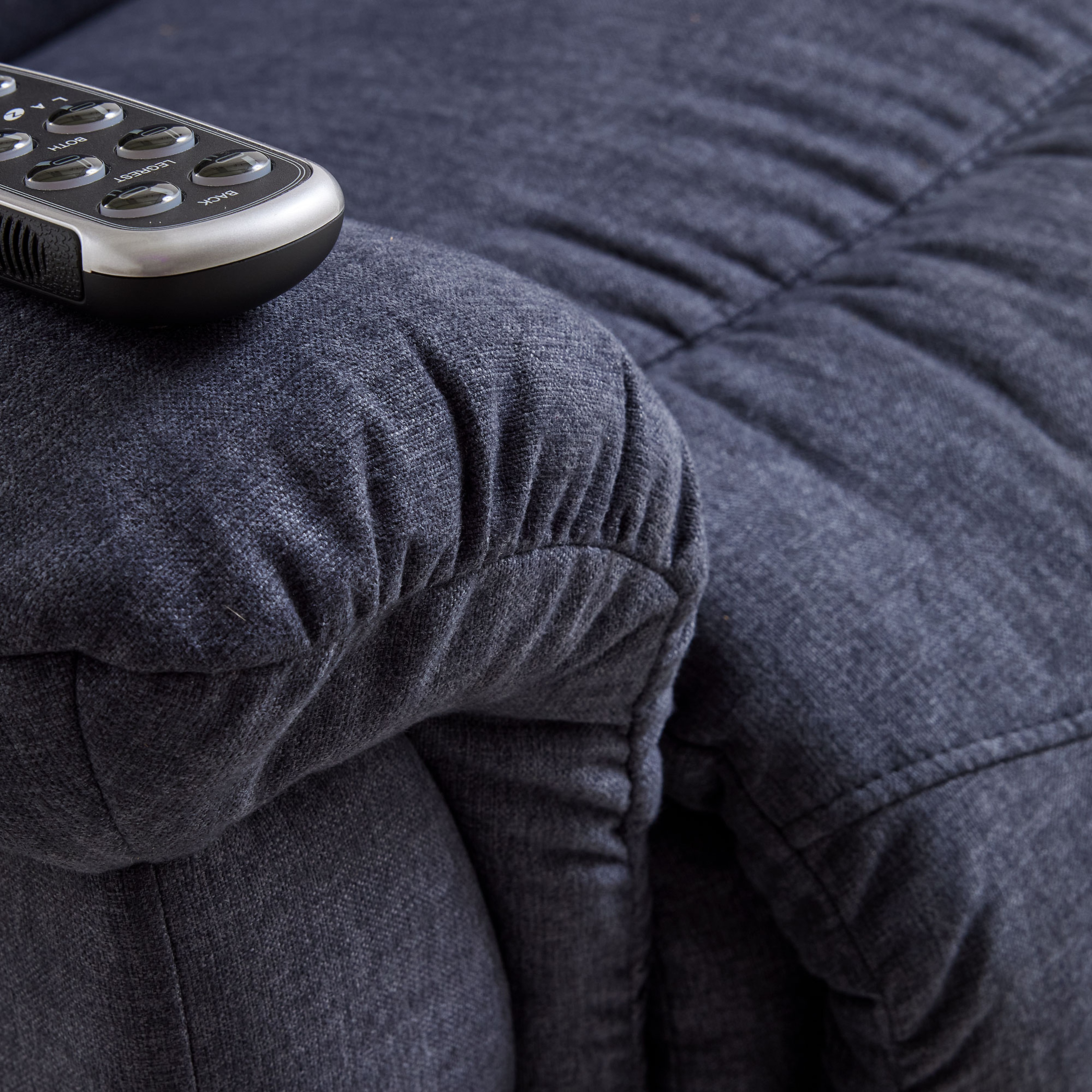 La-Z-Boy James I-Machale Midnight Koltuk