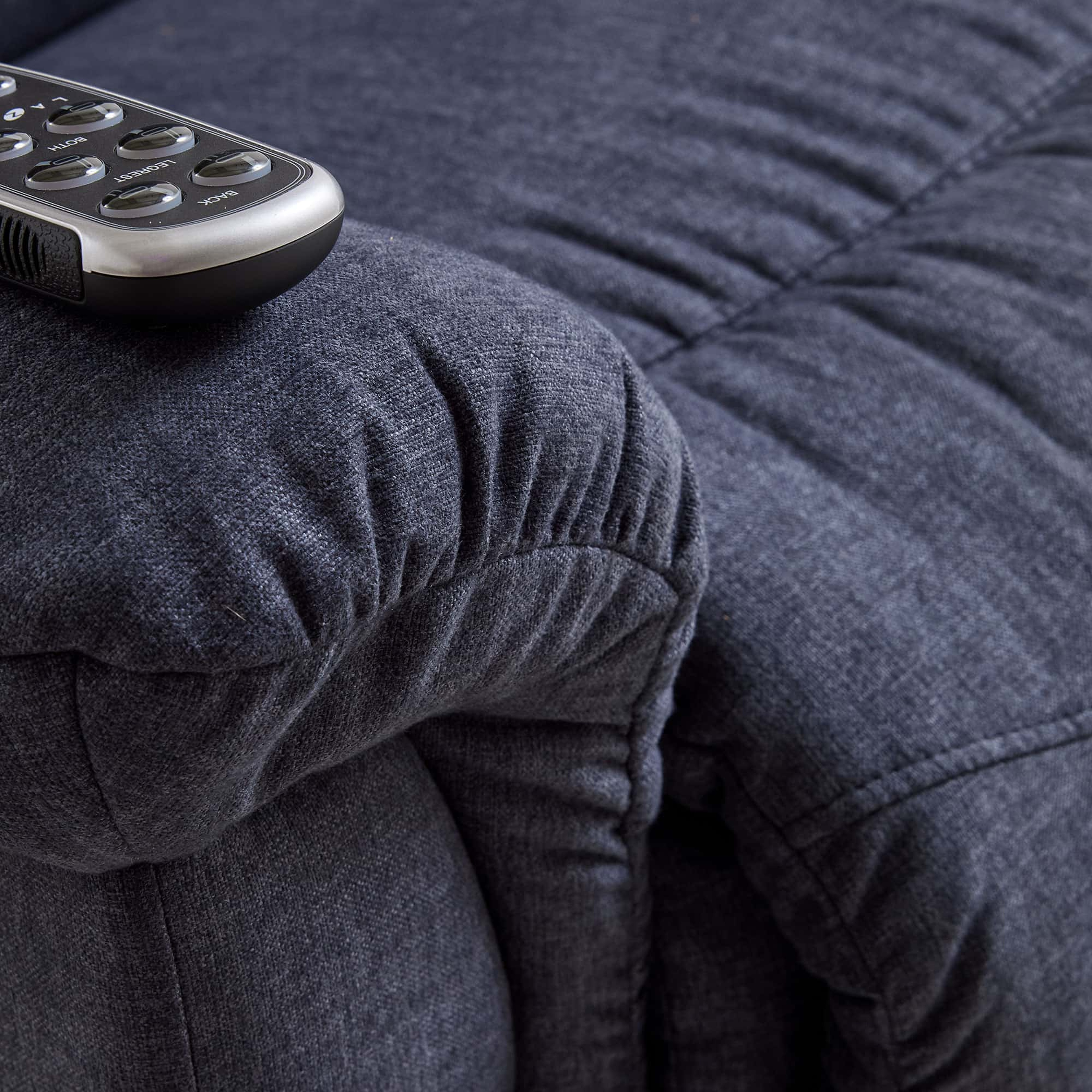 La-Z-Boy James I-Machale Midnight Koltuk